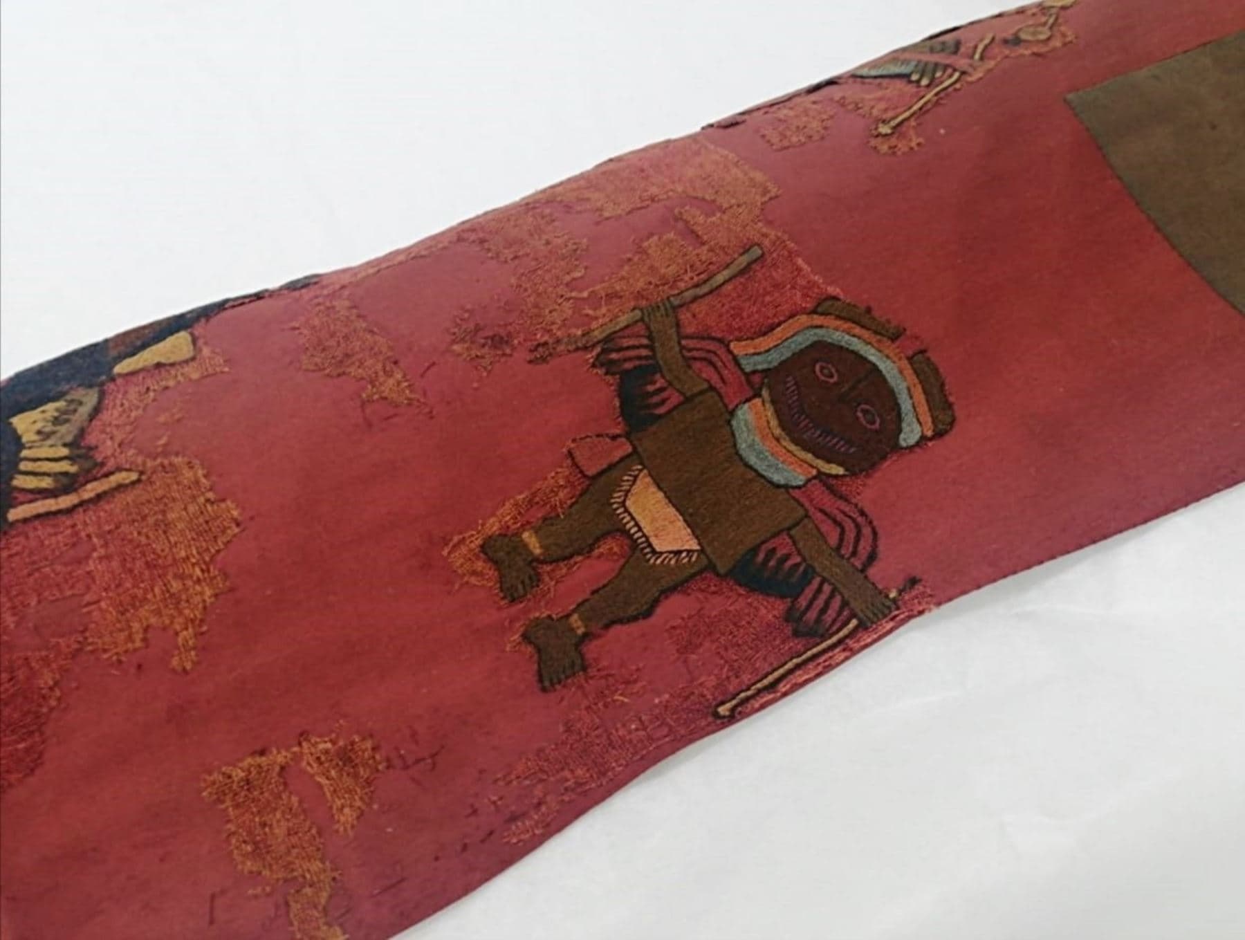 Perú recupera los últimos textiles de la cultura Paracas que se encontraban en Suecia