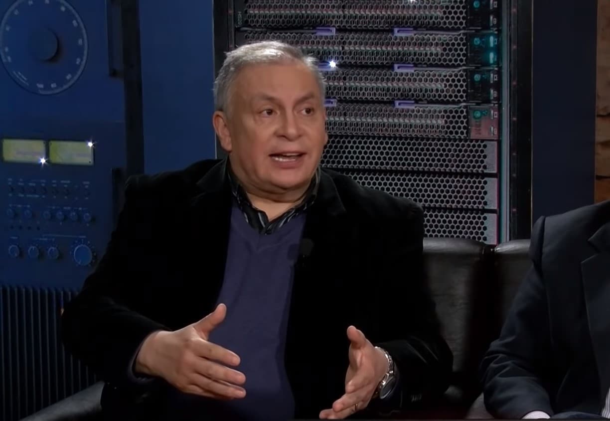 “Pedro Castillo no debería terminar su mandato”, entrevista a Hugo Guerra