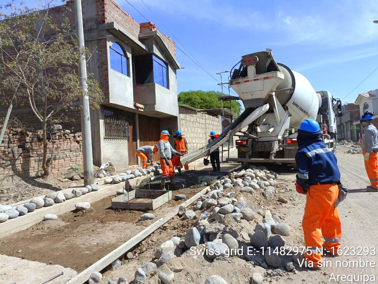 Asfaltado y construcción de bermas con 70% de avance