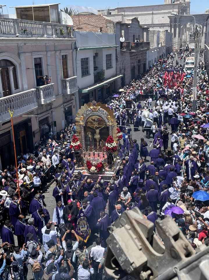 El Cristo Morado retornó a las calles a congregar multitudes