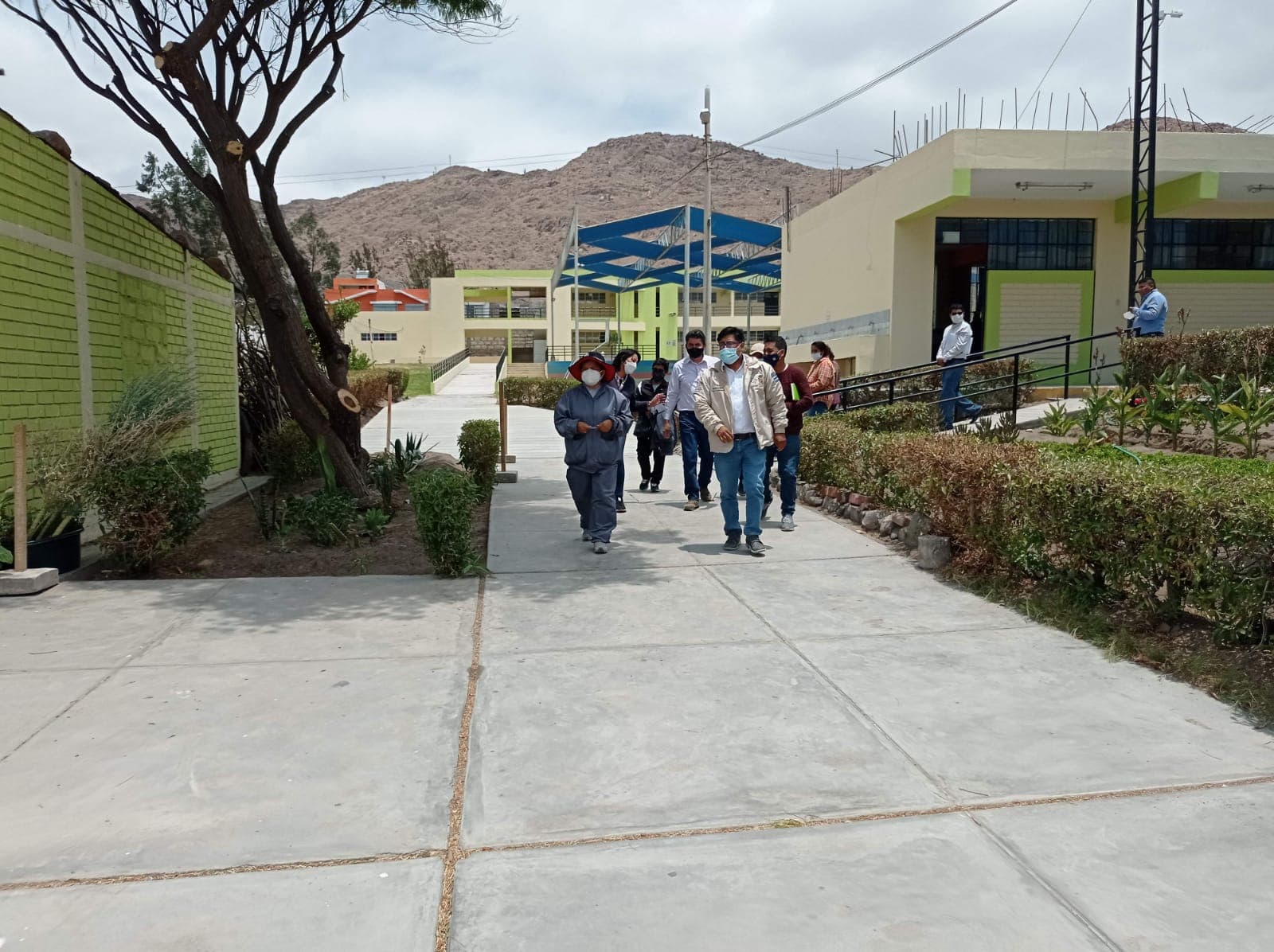 Colegio Alma Mater en Congata requiere salones y transporte