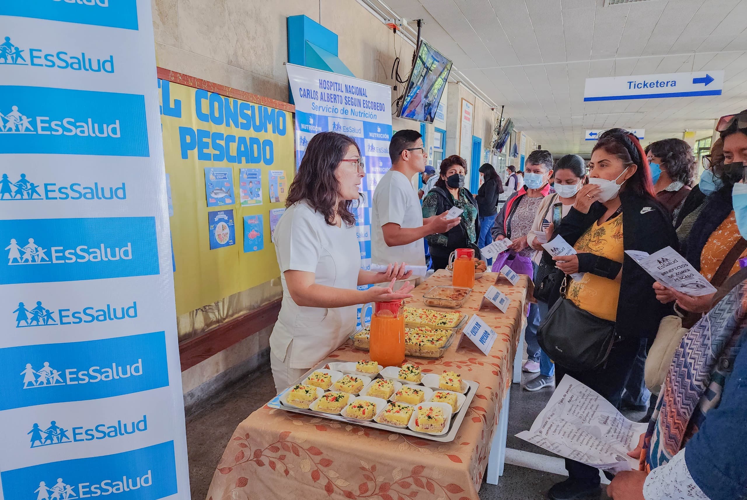 Valoran propiedades del pescado en degustación hecha en EsSalud