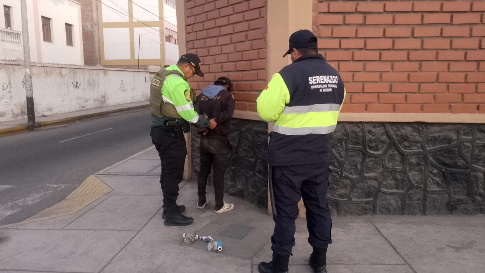 Detienen a sujeto por robar medidores de agua en el Cercado