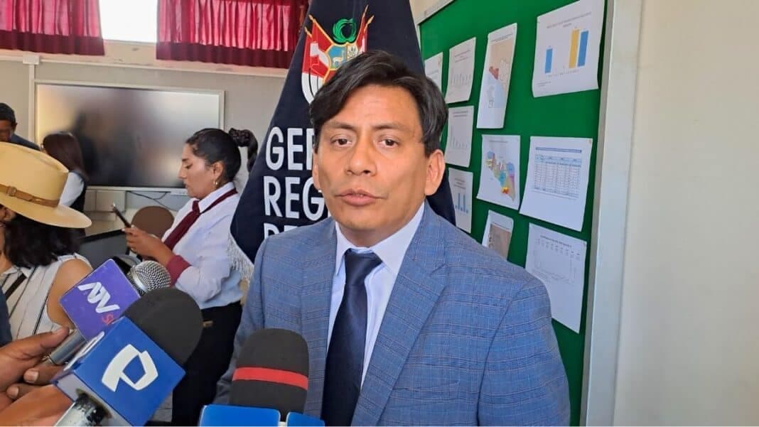 Cesan a gerente regional de Salud tras viaje a China