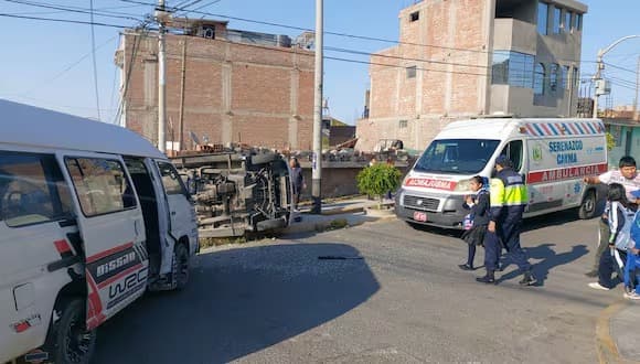 Choque de combis en Cayma deja 2 escolares heridos