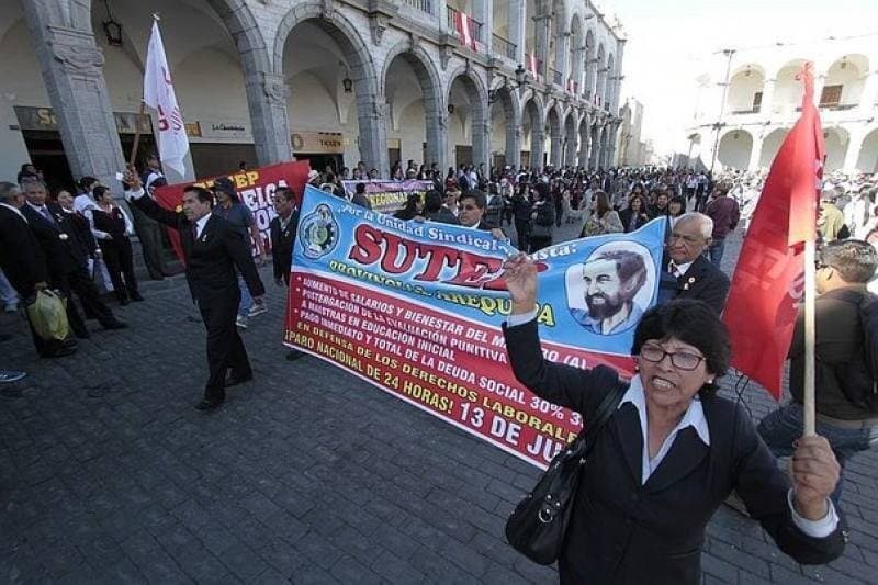 Docentes alistan huelga desde el 16 de octubre en cuatro regiones