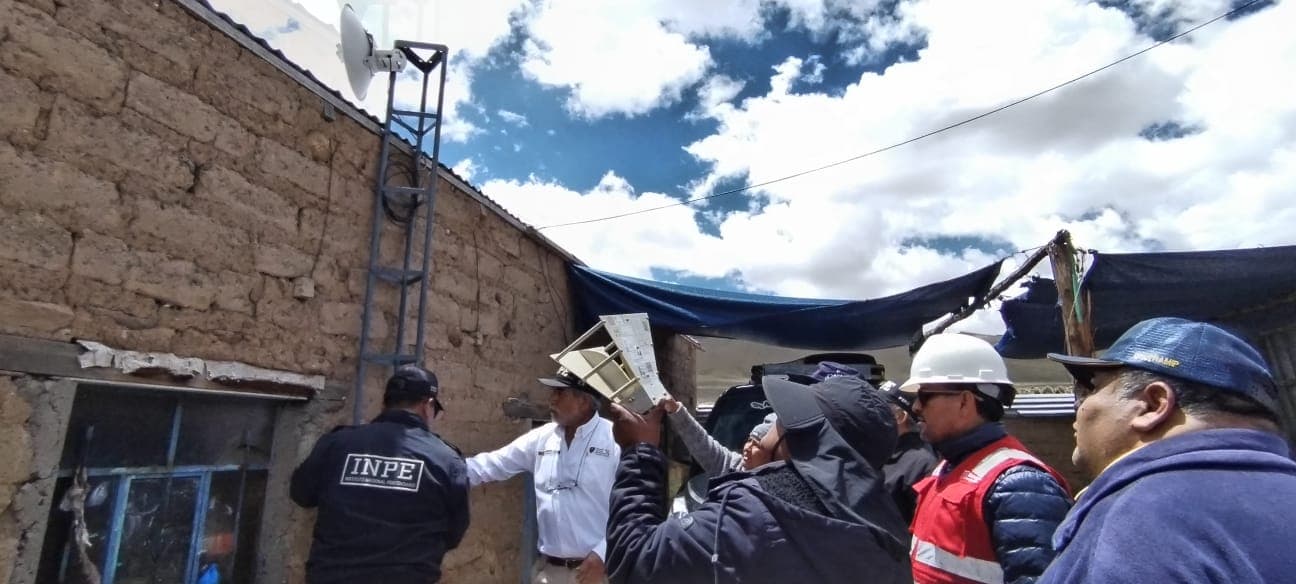 Derriban antenas ilegales cerca del penal Challapalca