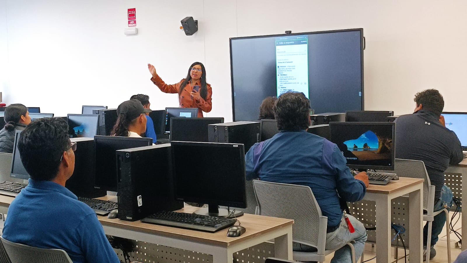 Culmina ‘Emprende Yura’, programa de formación para maestros de obra