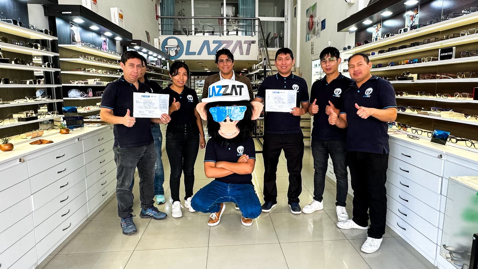 Centro Óptico Lazzat obtiene doble certificación ISO