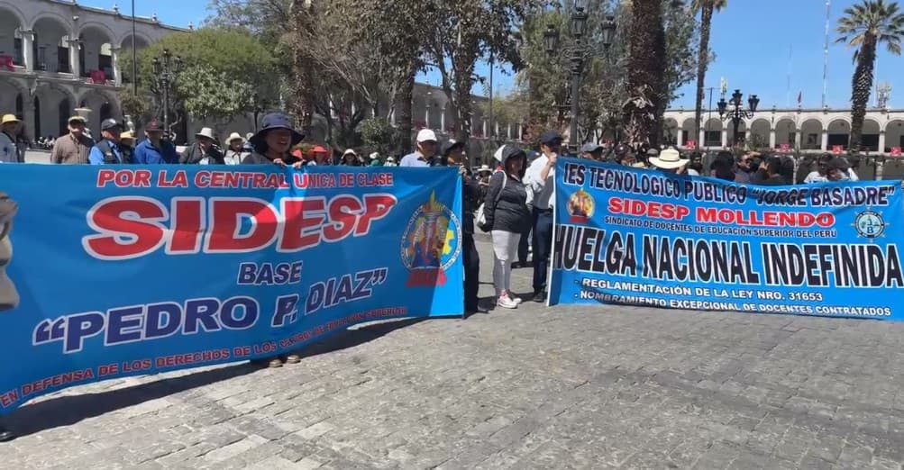 Docentes de institutos inician huelga indefinida en Arequipa