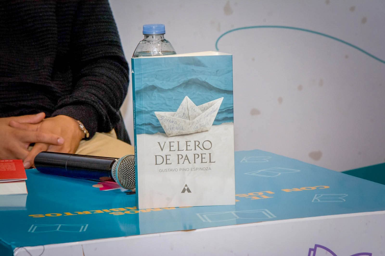 “Velero de papel”, la novela que te lleva de vuelta a tus orígenes