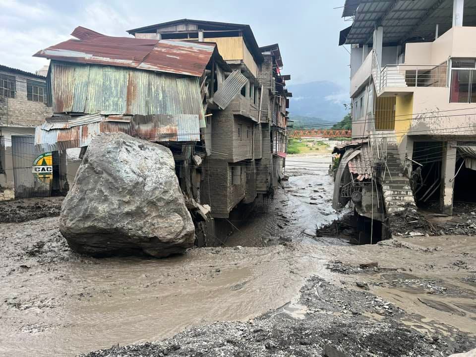 Desborde del río Sankirhuato causa graves daños en Ayacucho