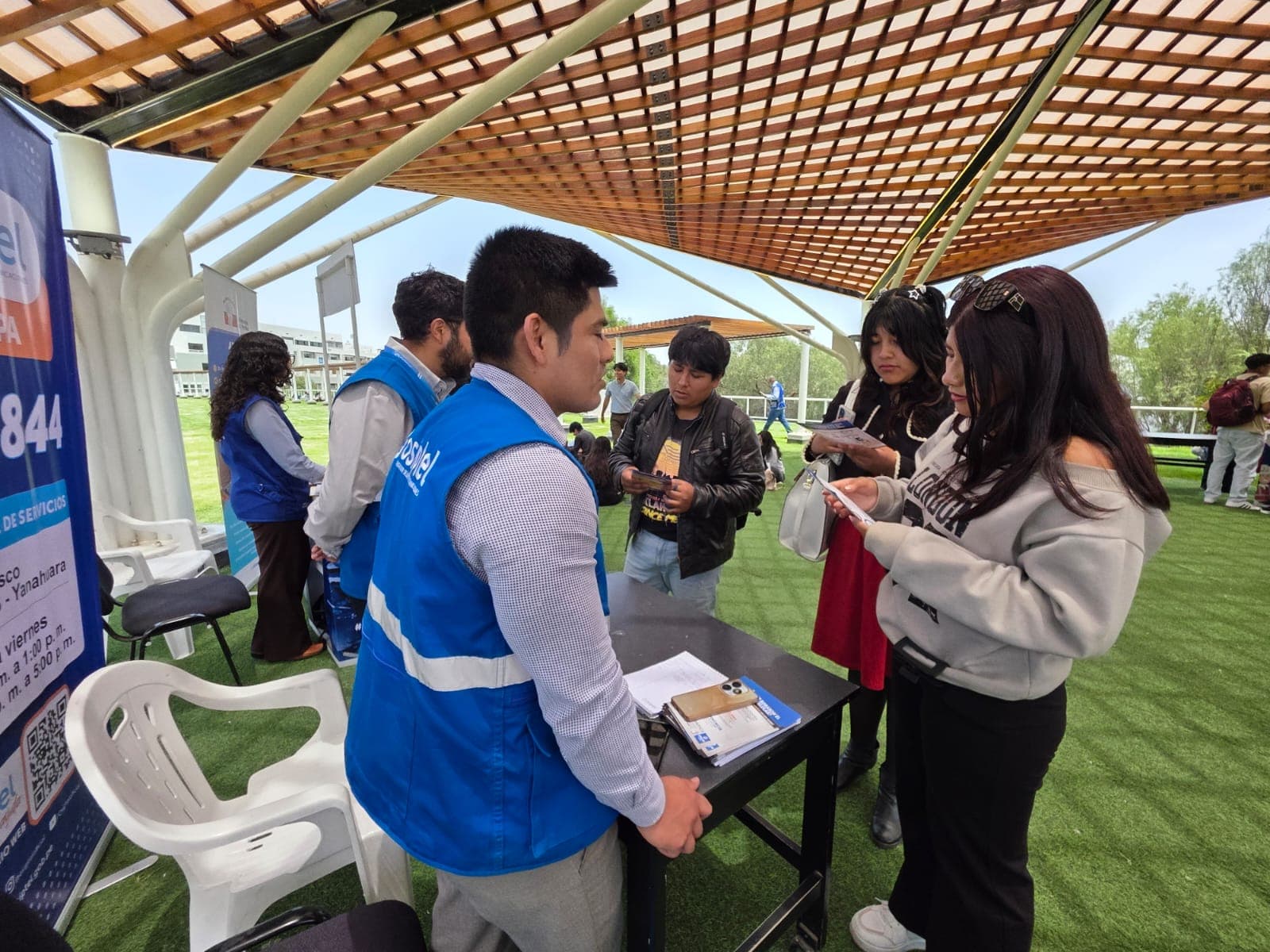 Osiptel orienta a usuarios en el Día del Consumidor en Arequipa