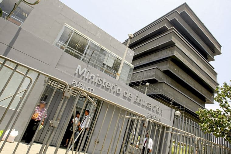 Docentes del INPE y universidades son incluidos a la Ley de Reforma Magisterial