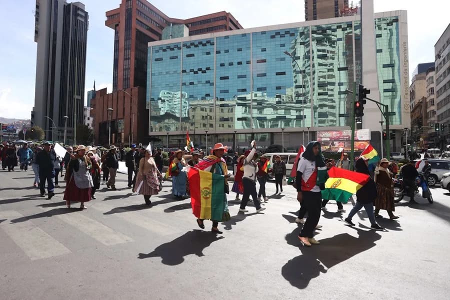 Gobierno de Bolivia convoca a Central Obrera a solucionar crisis