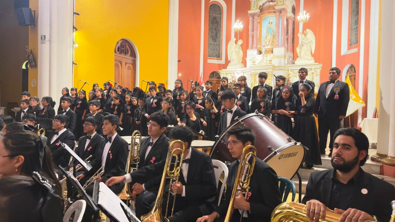 Niños y jóvenes celebraron los 15 años de Sinfonía por el Perú