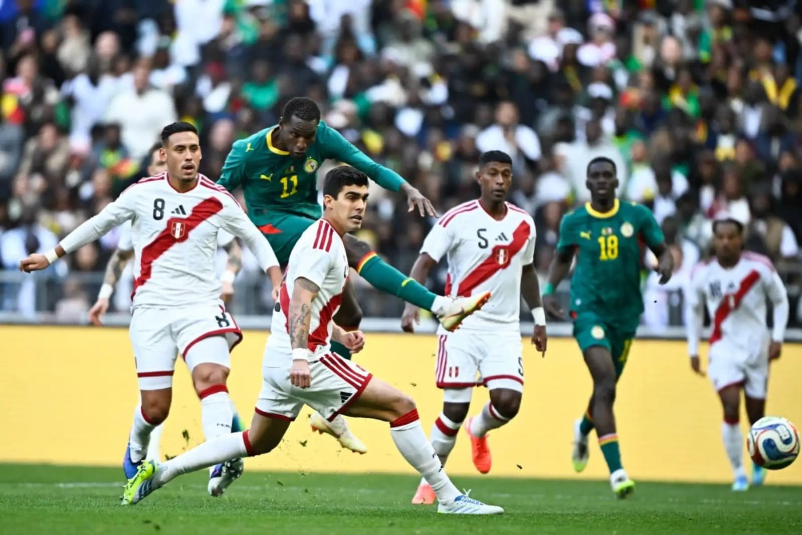 Perú cayó 2-0 ante Senegal en el debut de Mano Menezes