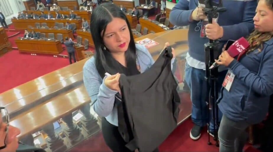 Congresista Ariana Orué denuncia ser víctima de reglaje