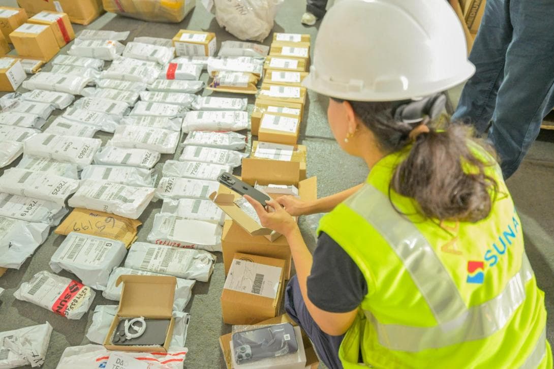 Sunat decomisa más de 400 celulares de contrabando