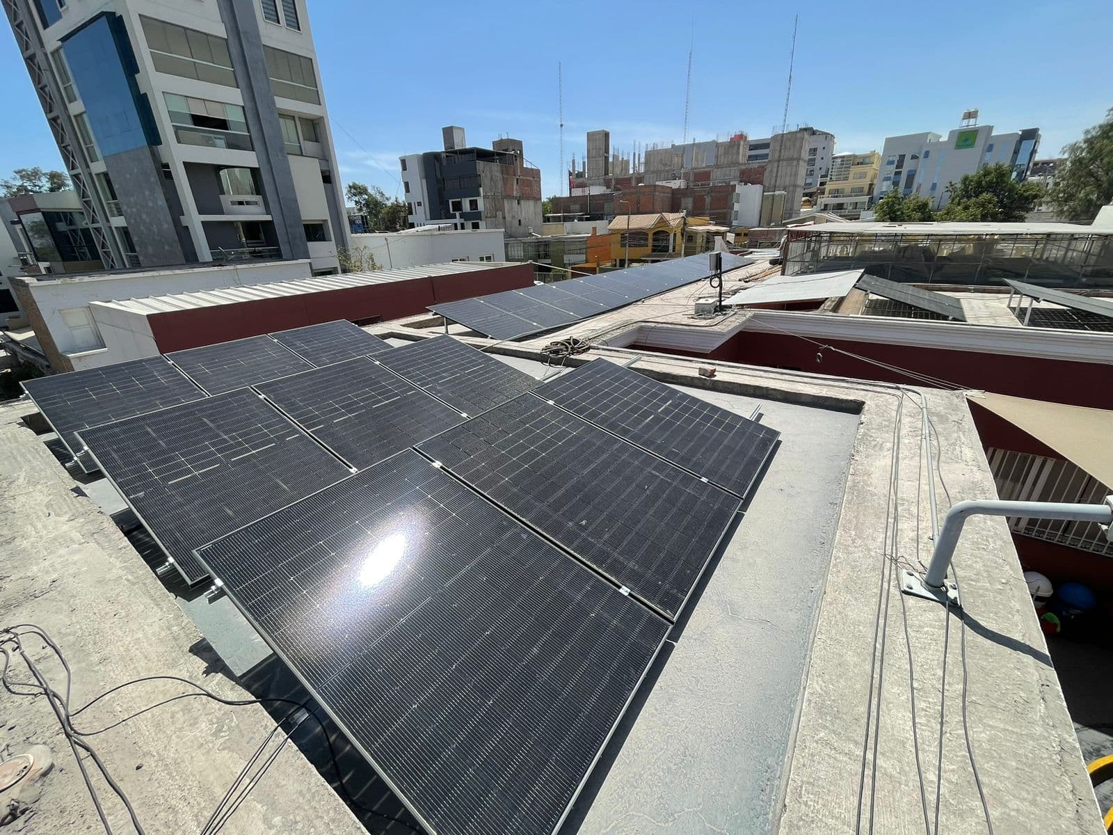 Cámara de Comercio de Arequipa instala 38 paneles fotovoltaicos