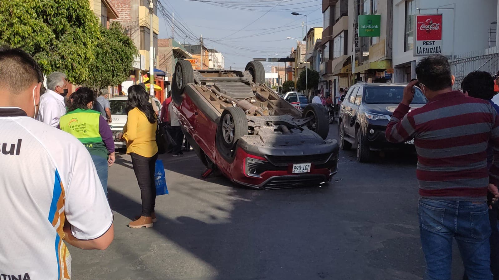 Triple choque deja varios heridos en Tiabaya