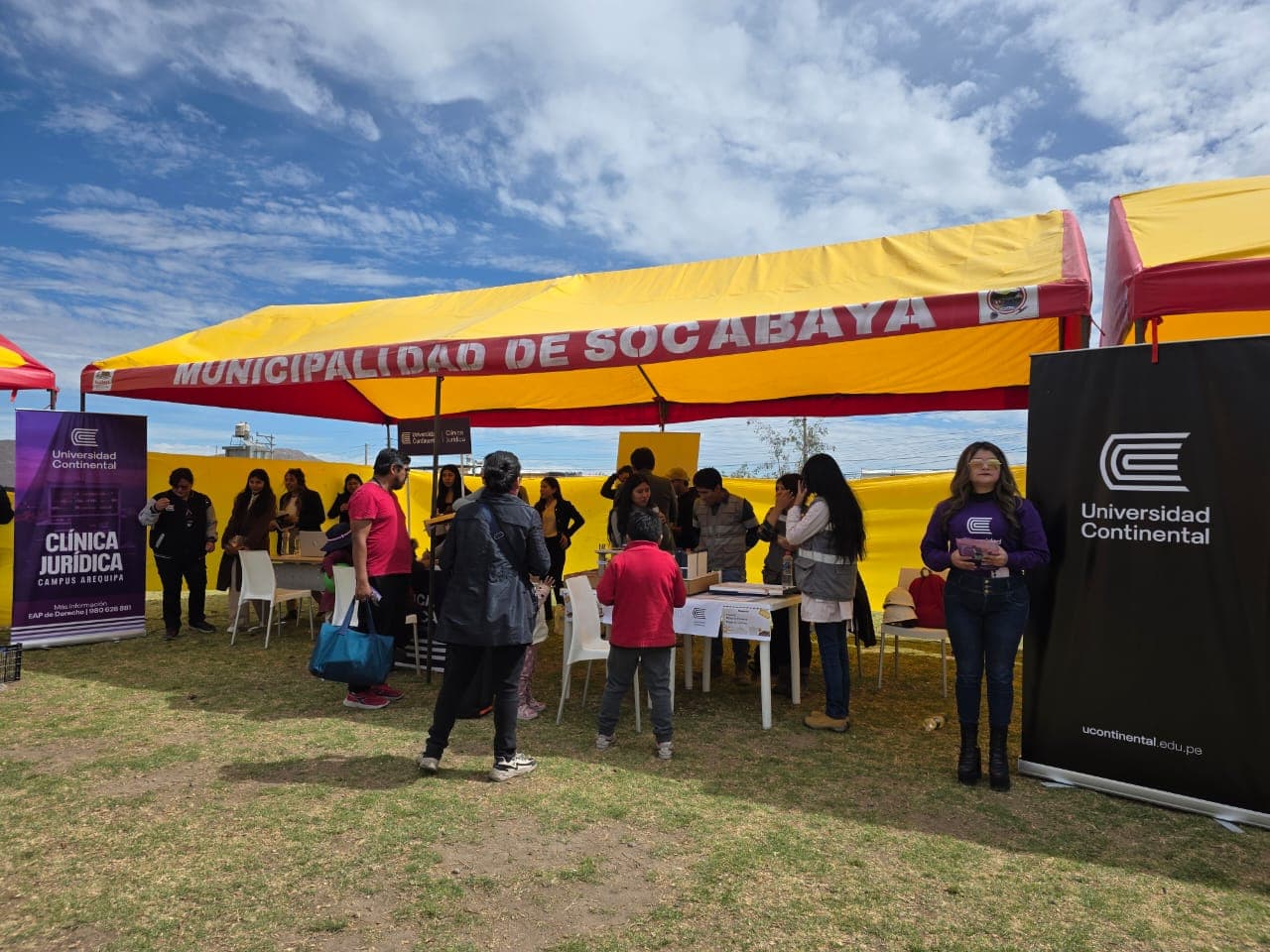 Universidad Continental se suma a campaña de salud integral en Socabaya