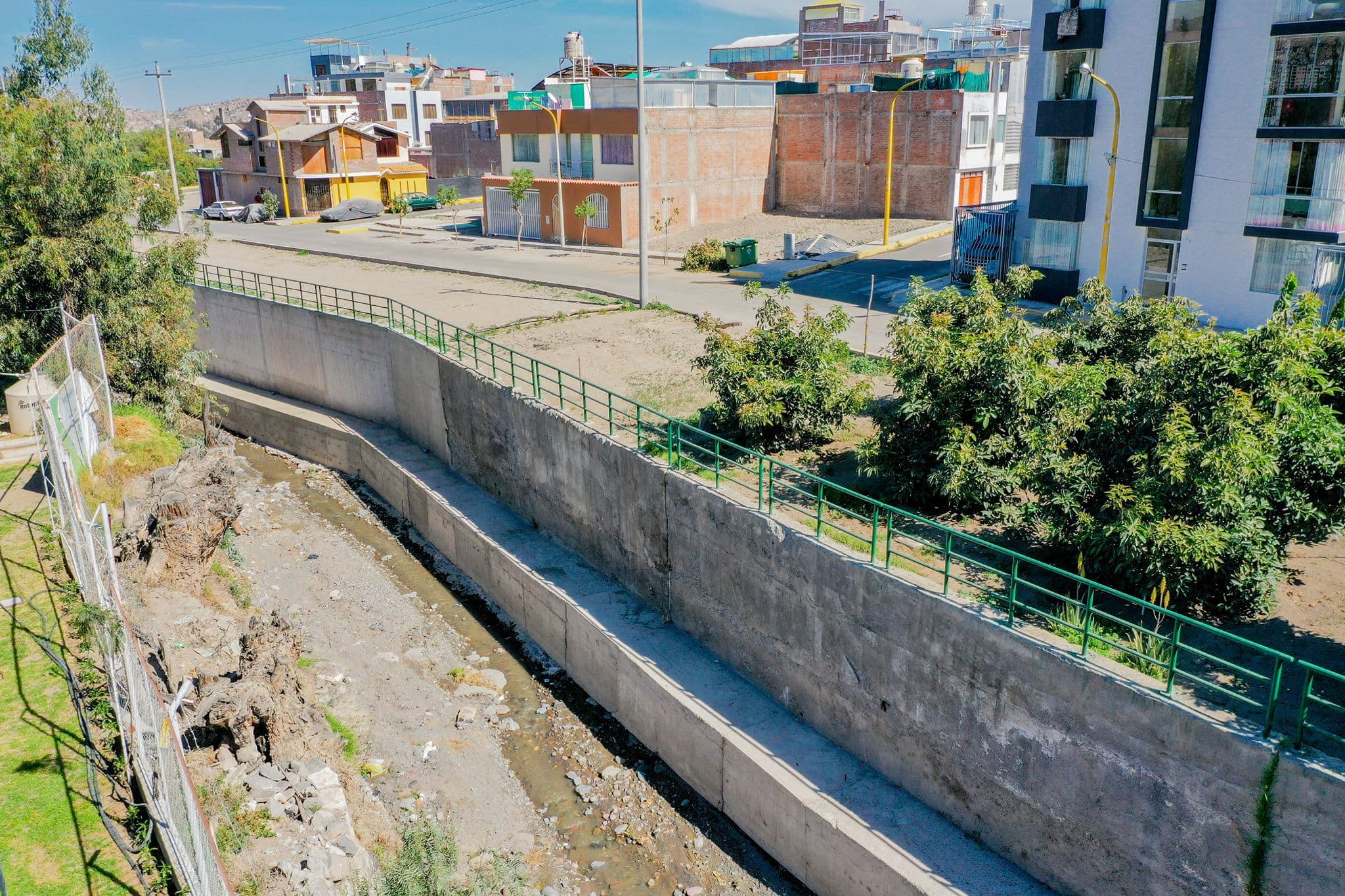 Obras en torrentera previenen estragos en época de lluvia