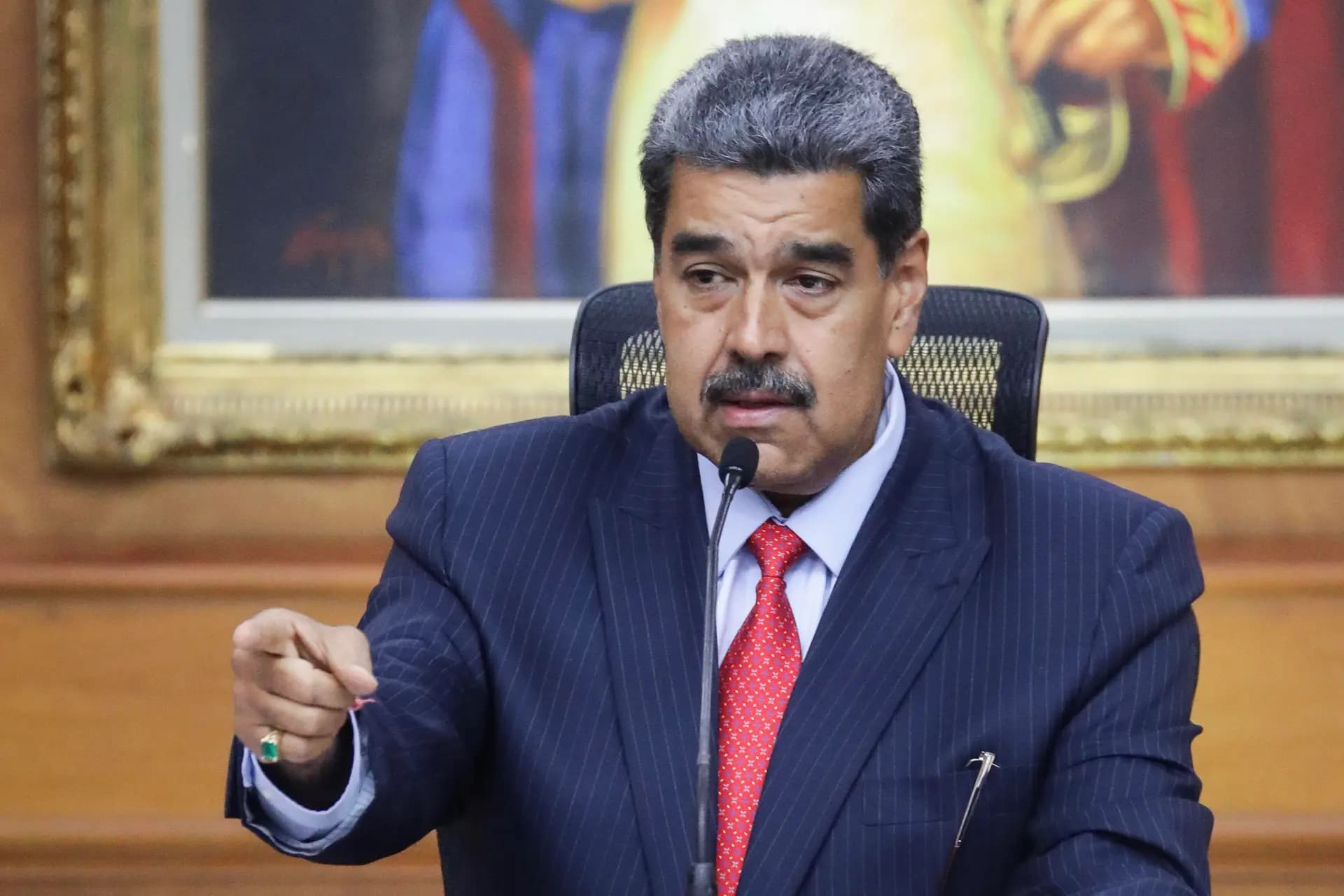 Revocan permiso a Brasil para custodiar la embajada argentina