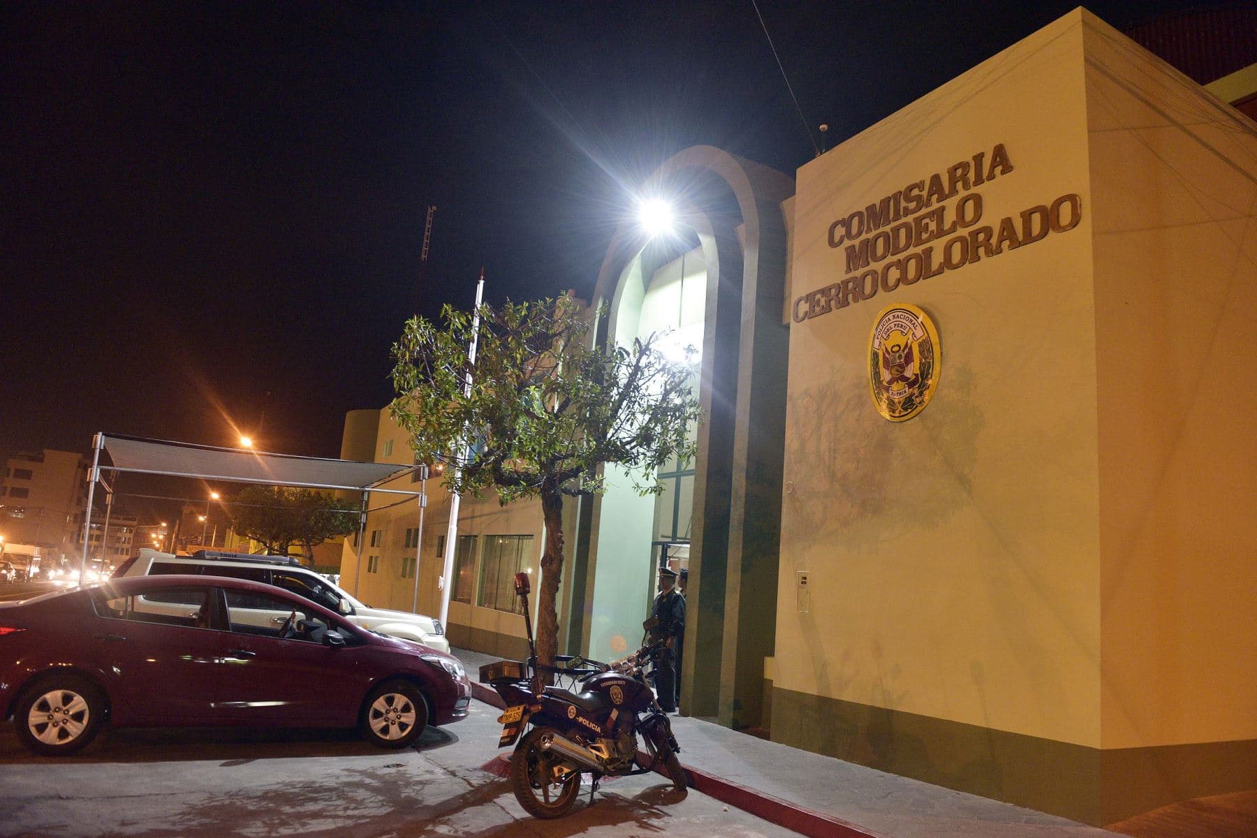 Intervienen a más de 20 personas que estaban congregados libando licor