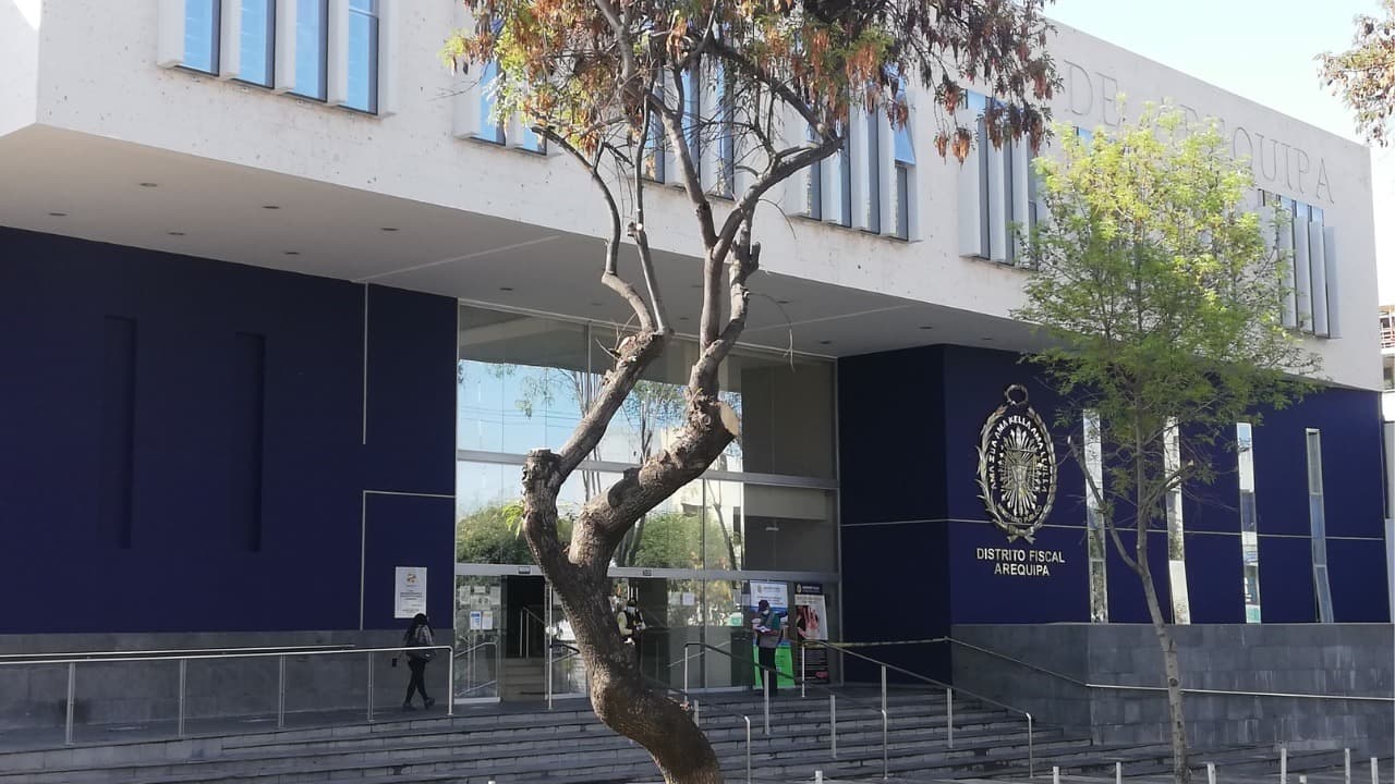 Envían a prisión a dos extranjeros por robo a universitario