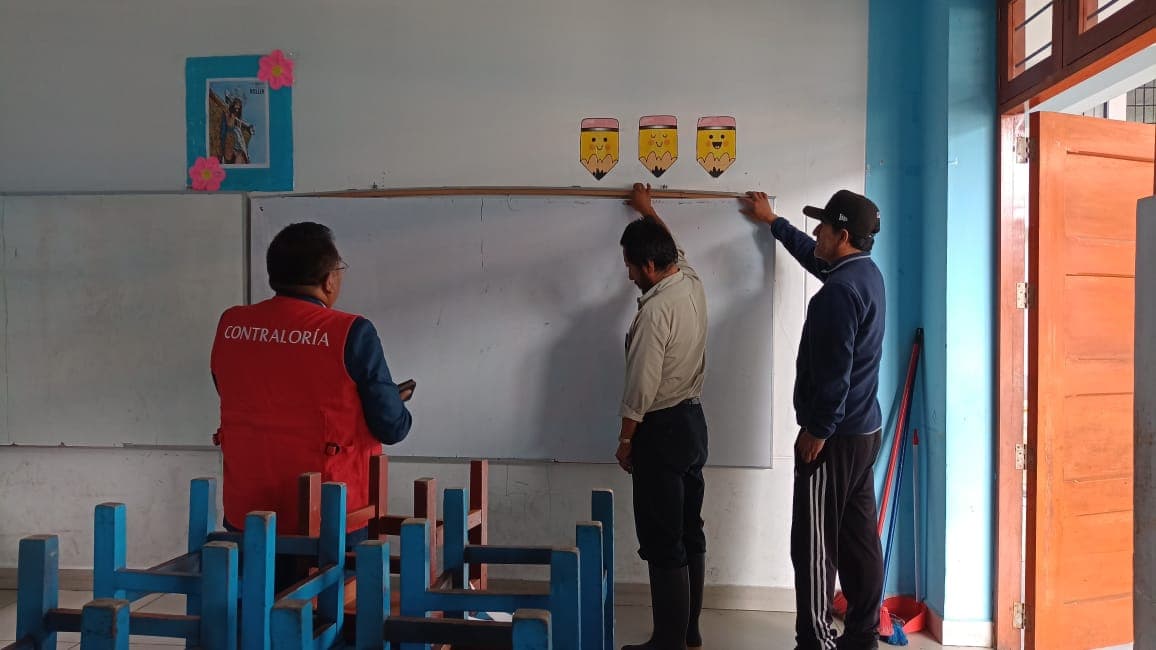 El 70% de colegios supervisados no recibió materiales educativos