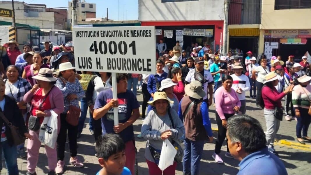 Denuncian retrasos en obra del colegio Luis H. Bouroncle de Arequipa