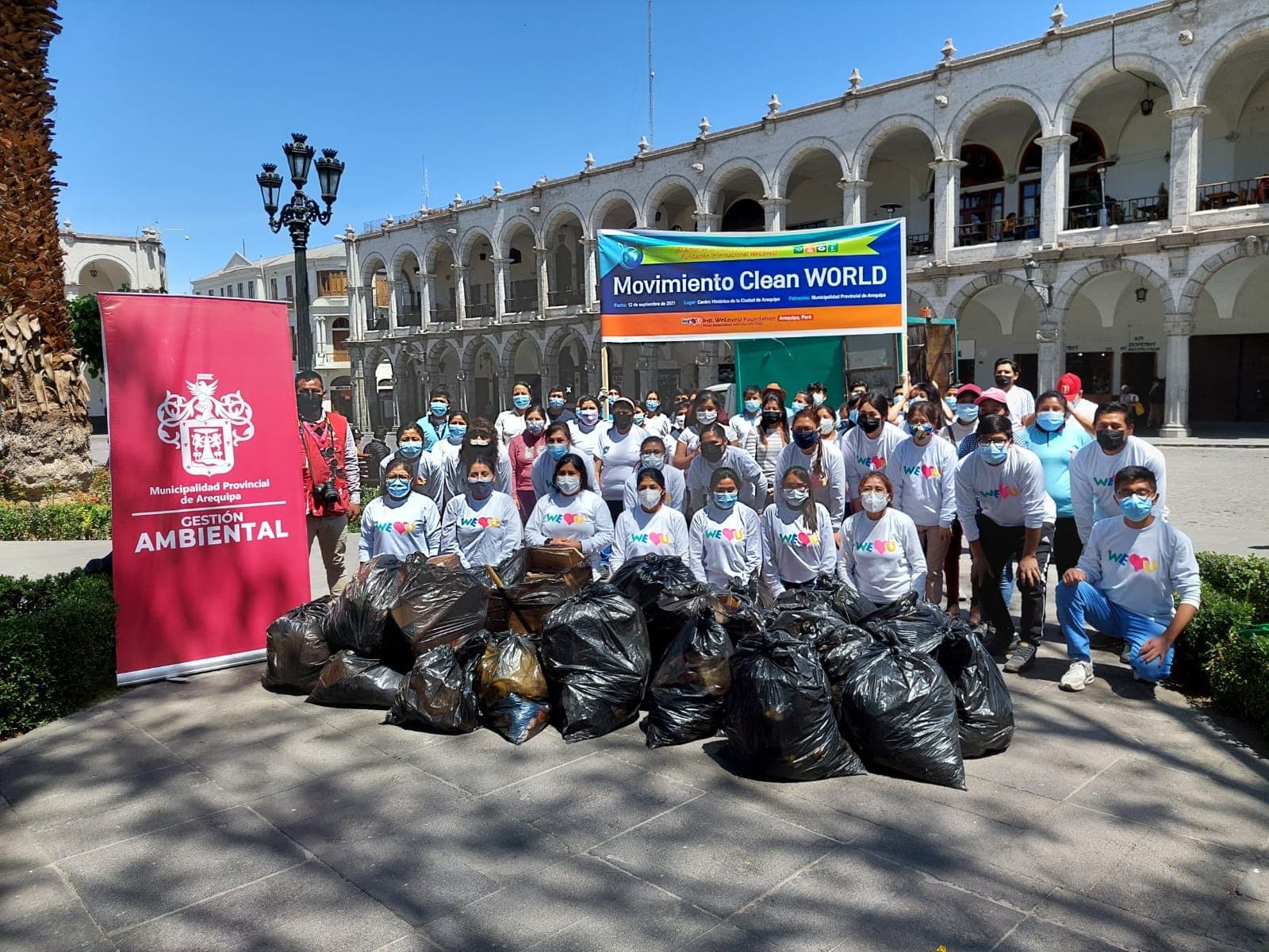 Recogen 300 kg de basura del Centro de Histórico de Arequipa