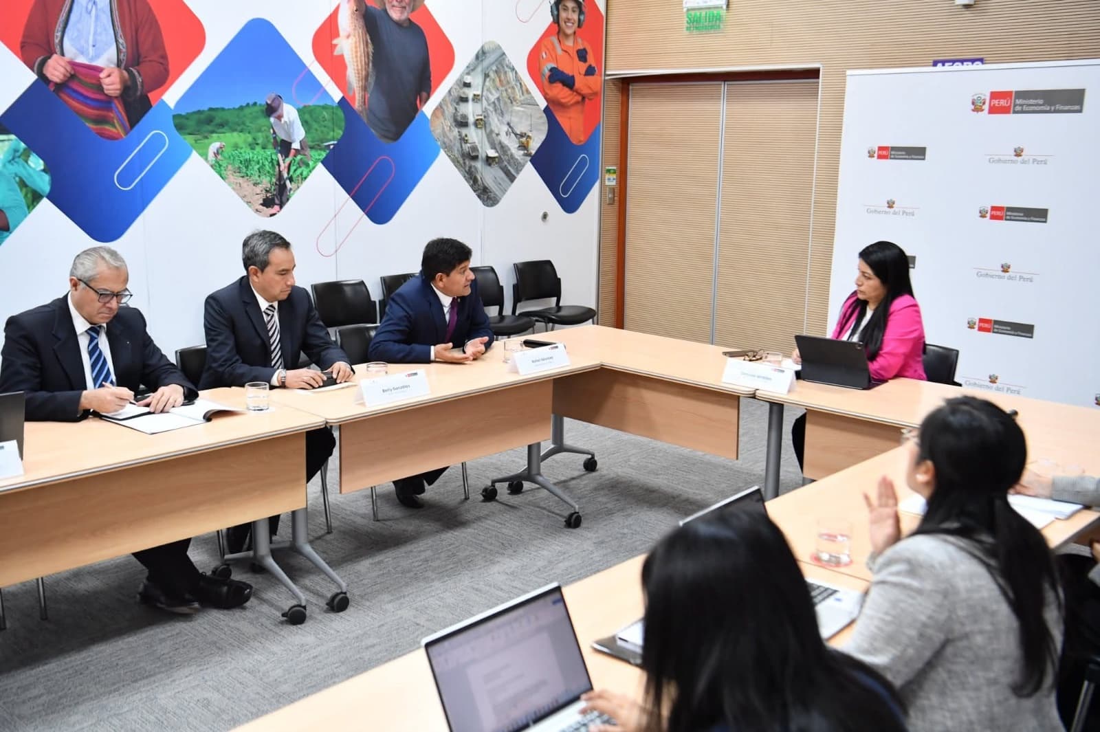 Arequipa obtiene financiamiento para concluir hospitales públicos