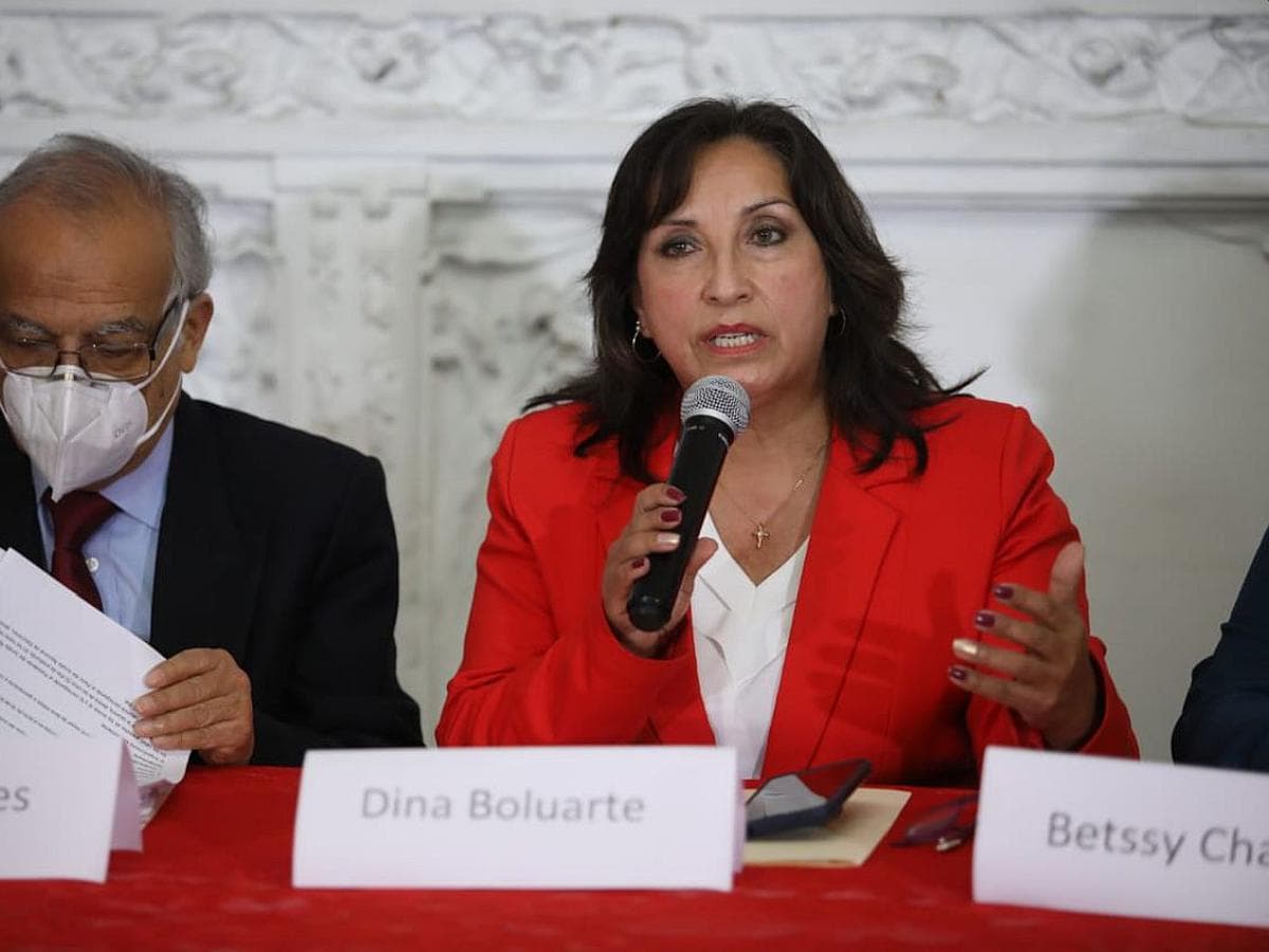 Dina Boluarte es retirada del partido de Perú Libre