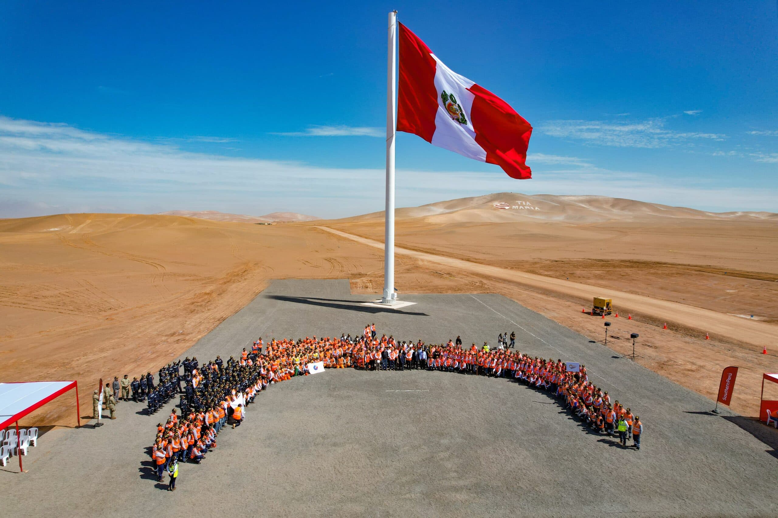 Southern Perú inaugura la bandera más grande del sur del Perú