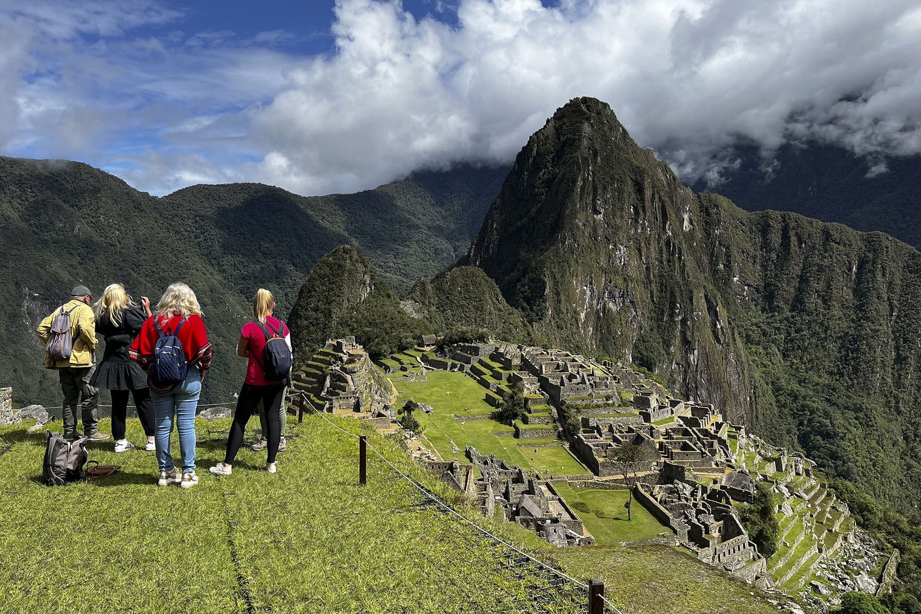 Sobrecarga turística de Machu Picchu afecta su conservación