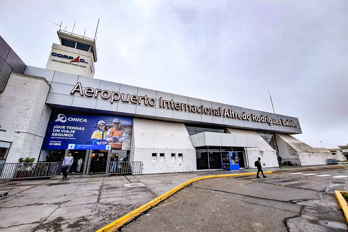 Gremios de turismo exigen mejorar aeropuerto tras vuelos cancelados