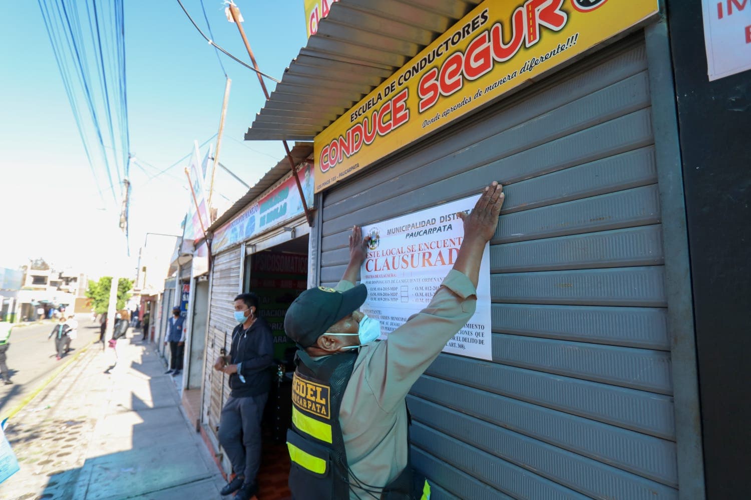 Clausuran 14 policlínicos y 5 oficinas de trámites informales