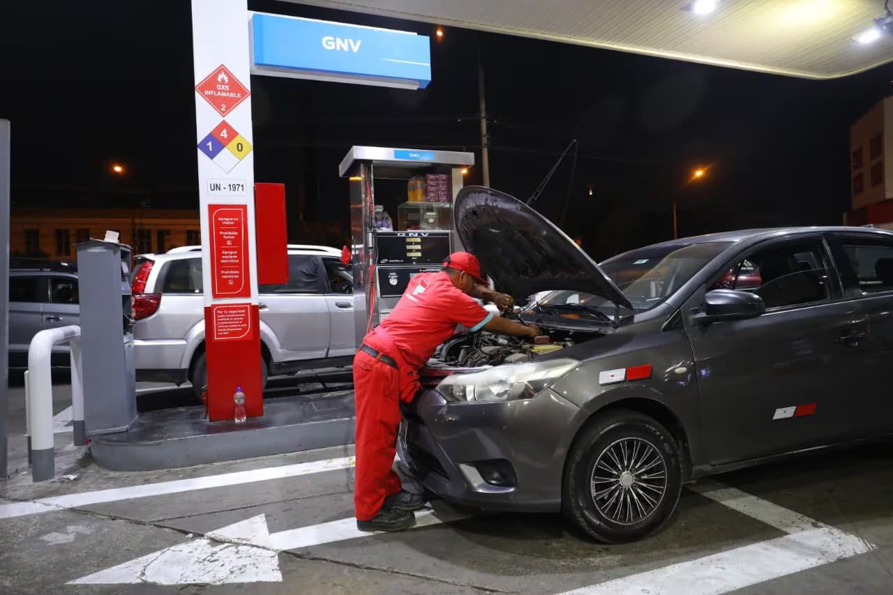 Gobierno dispone teletrabajo y clases remotas por crisis del gas