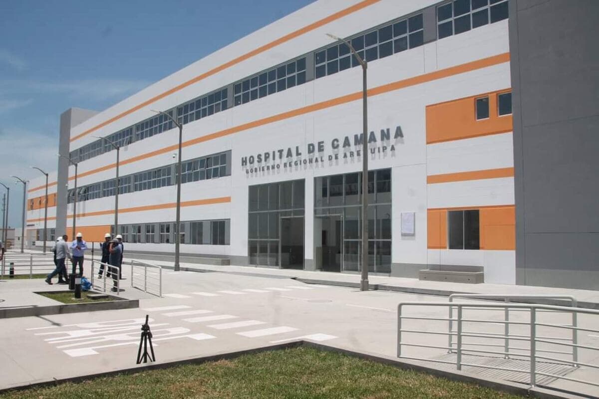 Contraloría alerta sobrecostos en obra del hospital de Camaná