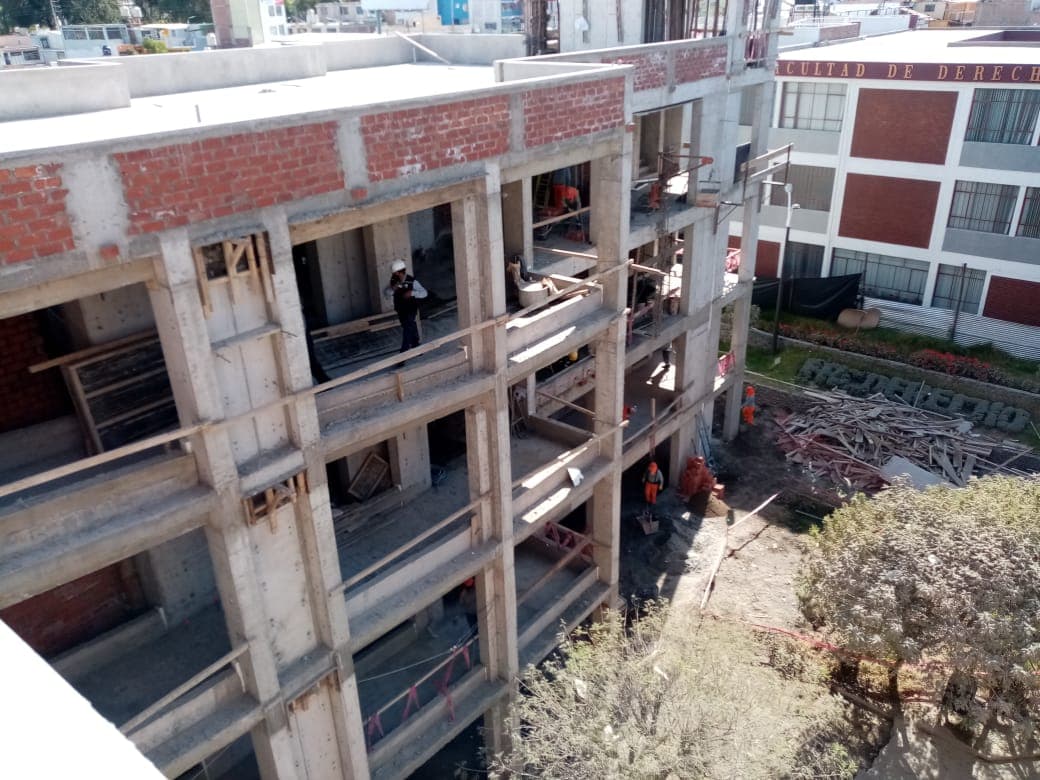 Contraloría advierte falta de medidas de seguridad en obra de la UNSA