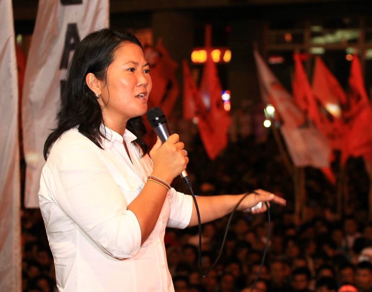 Mayoría propone cambiar la Constitución