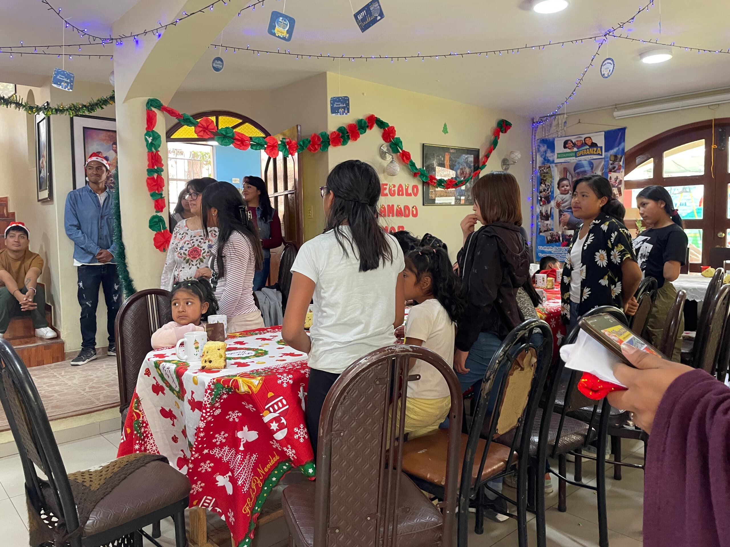 Grupo EP llevó alegría y regalos a albergue de niños por Navidad
