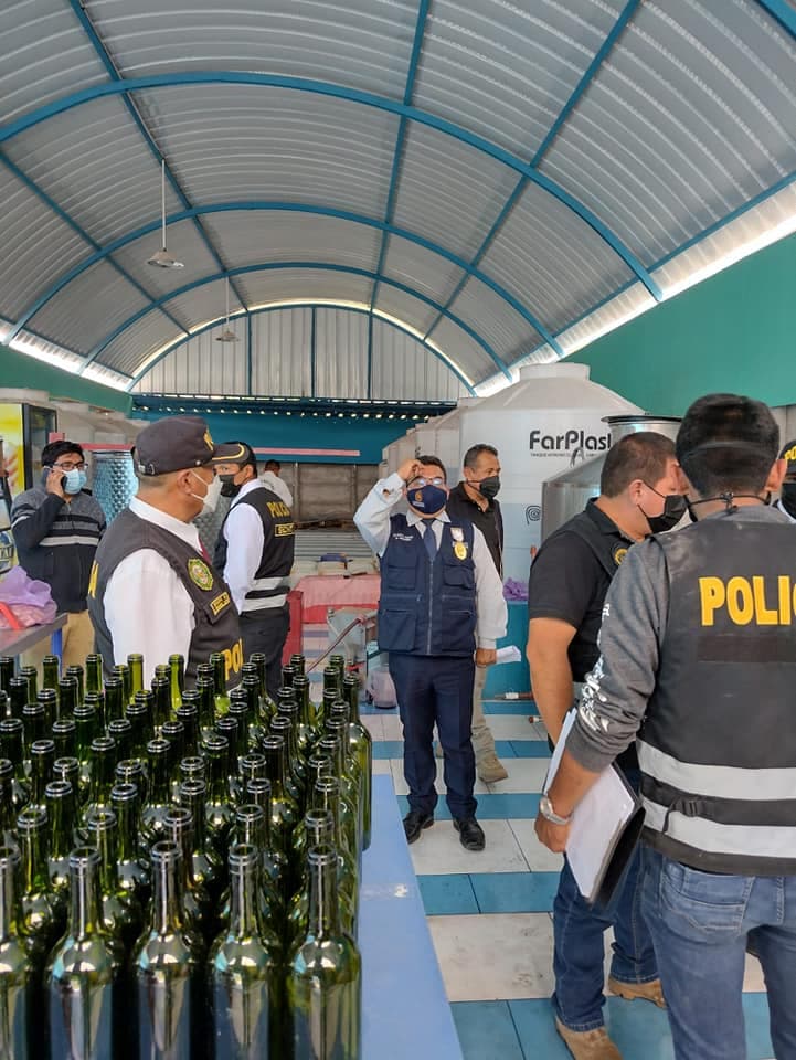 Fiscalía allanó fábrica con licores adulterados