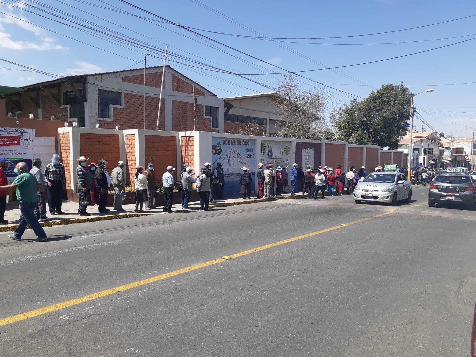 Arequipa: Adultos mayores esperaron cuatro horas para votar