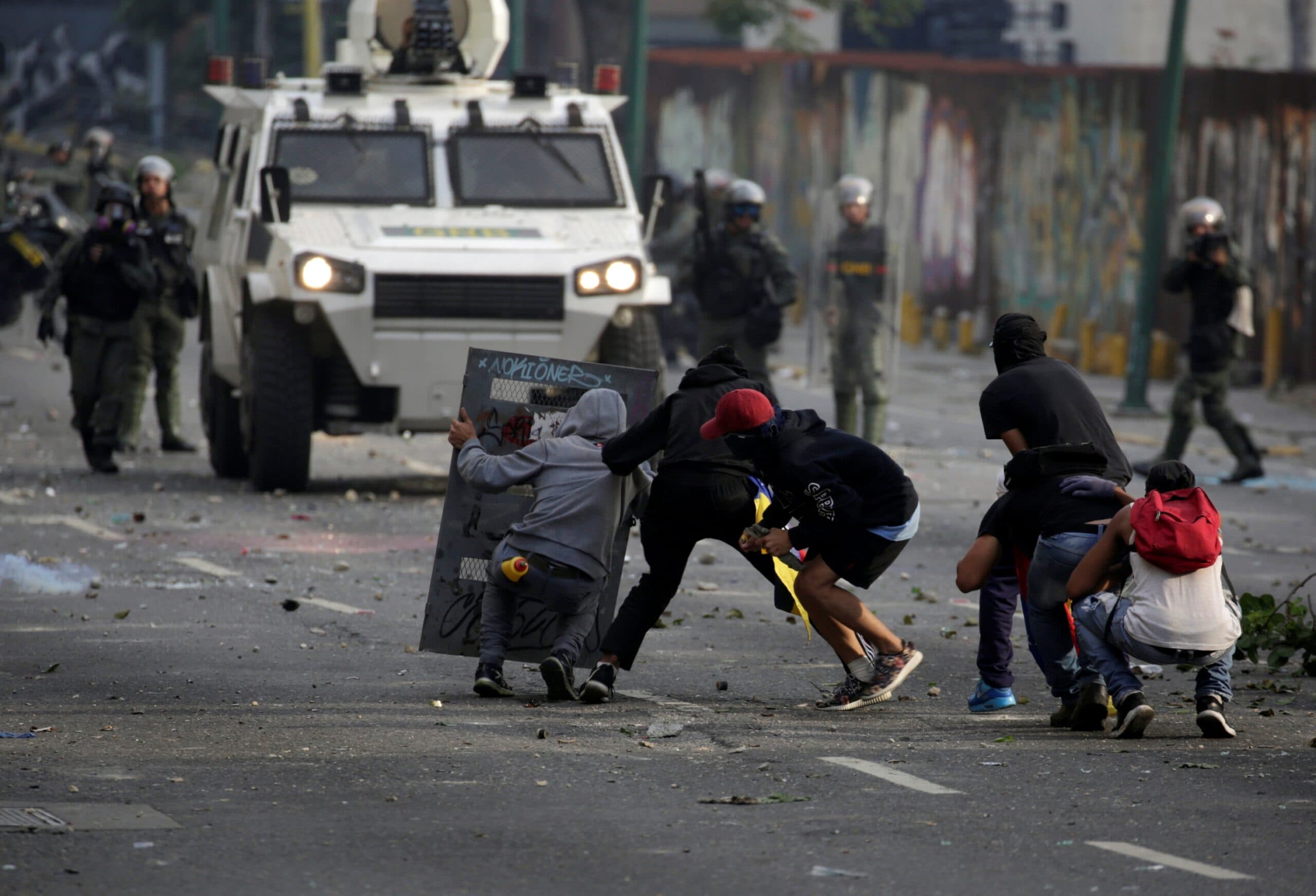 Aumentan a once los fallecidos en las protestas en Venezuela