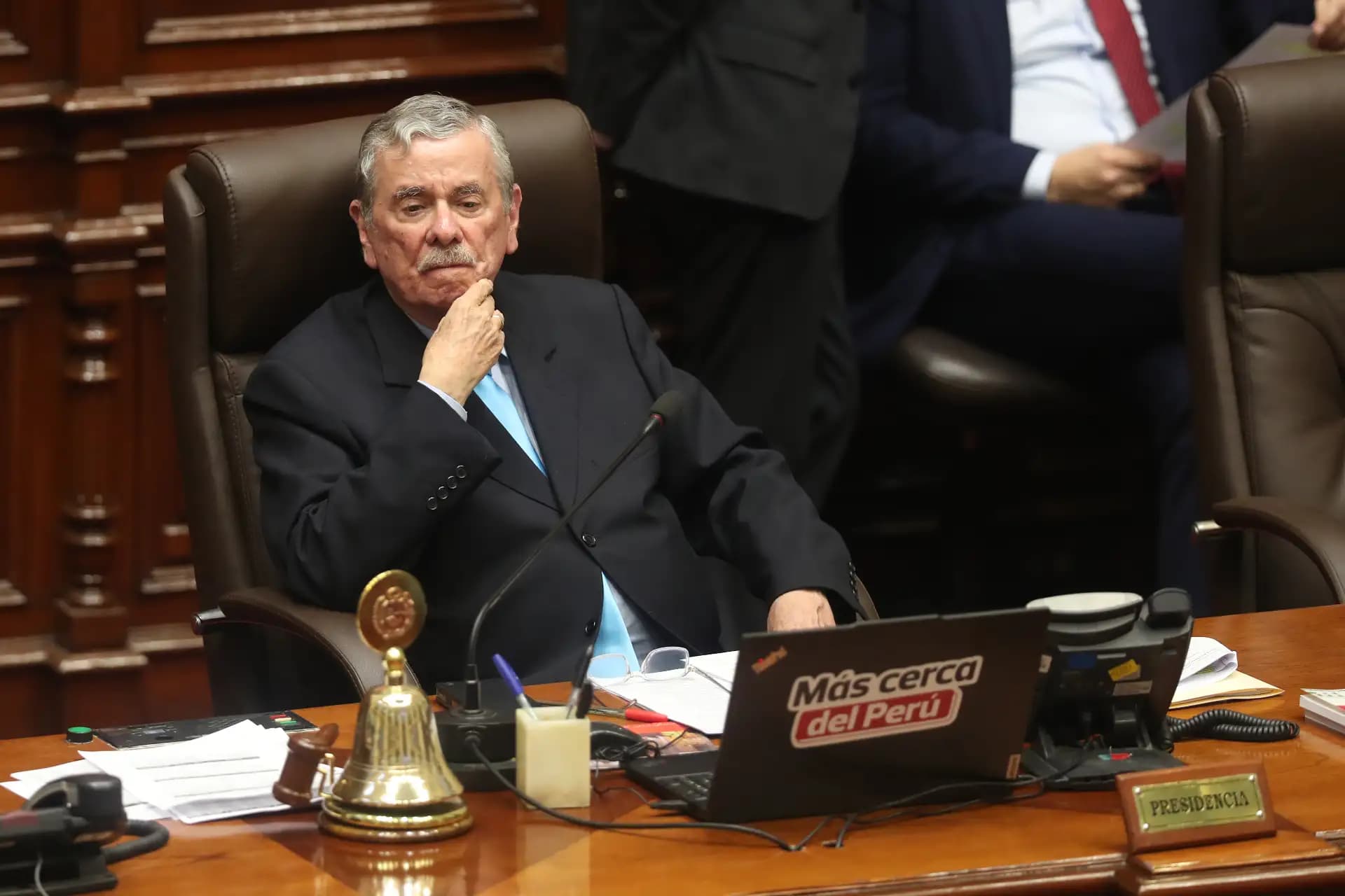 Condenan a Fernando Rospigliosi por difamación contra Delia Espinoza