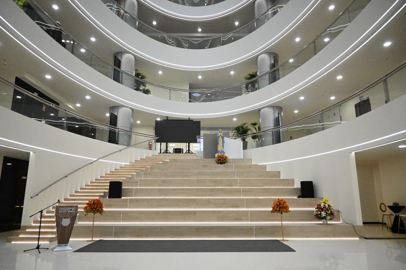 UCSM inaugura torre inteligente para formar a profesionales