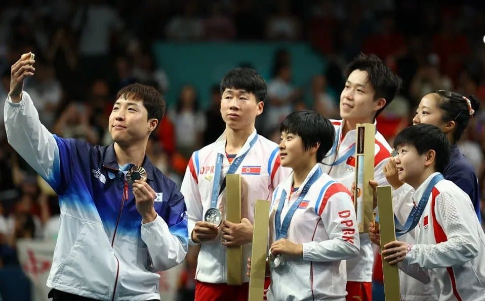 Corea del Norte y Corea del Sur se unen en selfie olímpico